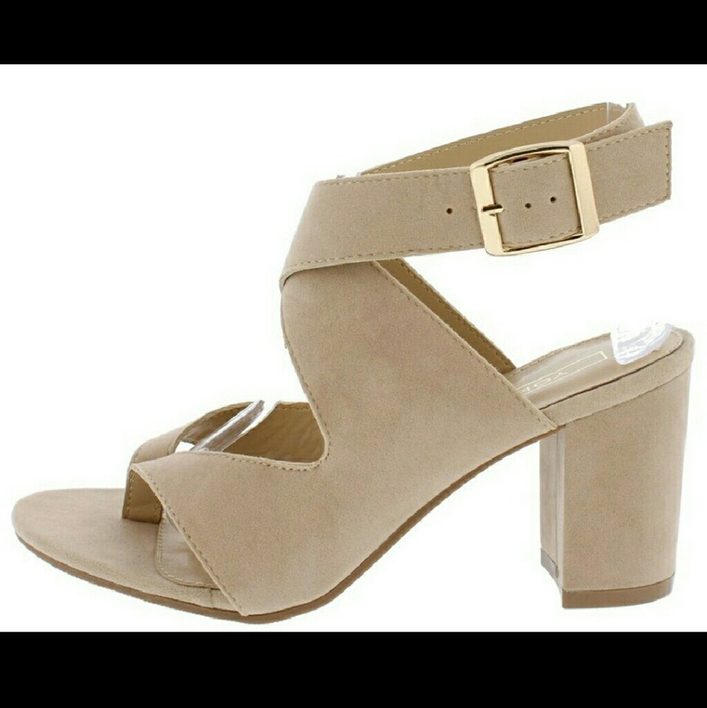 NEVER WORN! Beige Ankle Chunky Heel.
